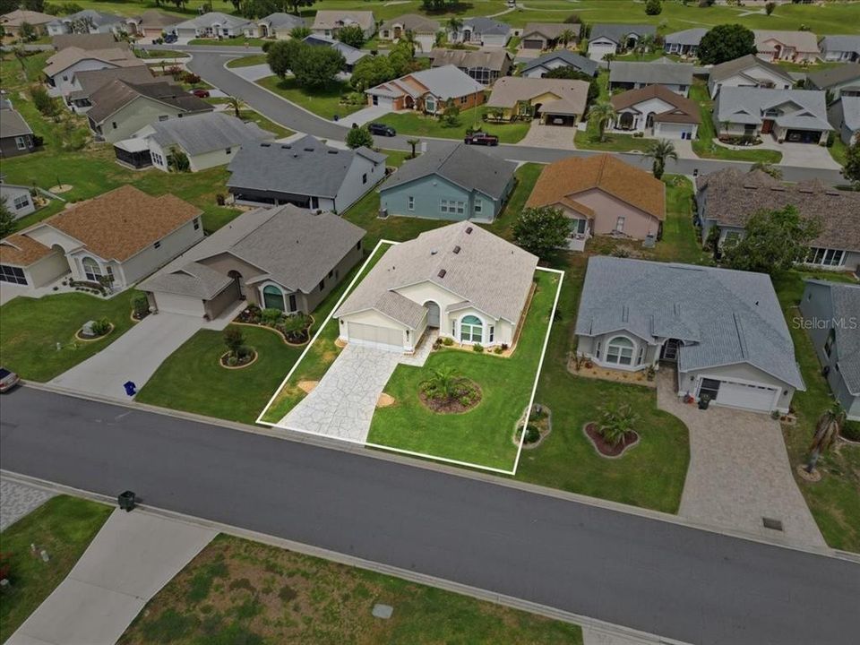 For Rent: $2,000 (2 beds, 2 baths, 1372 Square Feet)