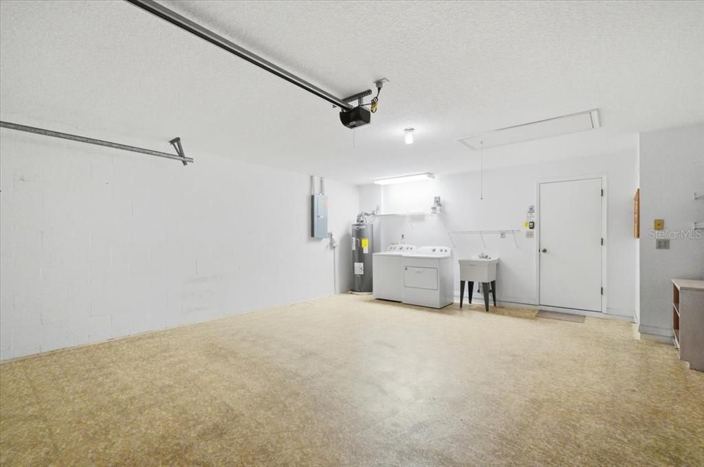 For Rent: $2,000 (2 beds, 2 baths, 1372 Square Feet)