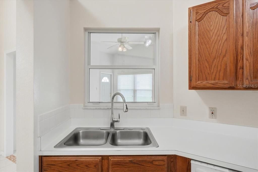For Rent: $2,000 (2 beds, 2 baths, 1372 Square Feet)