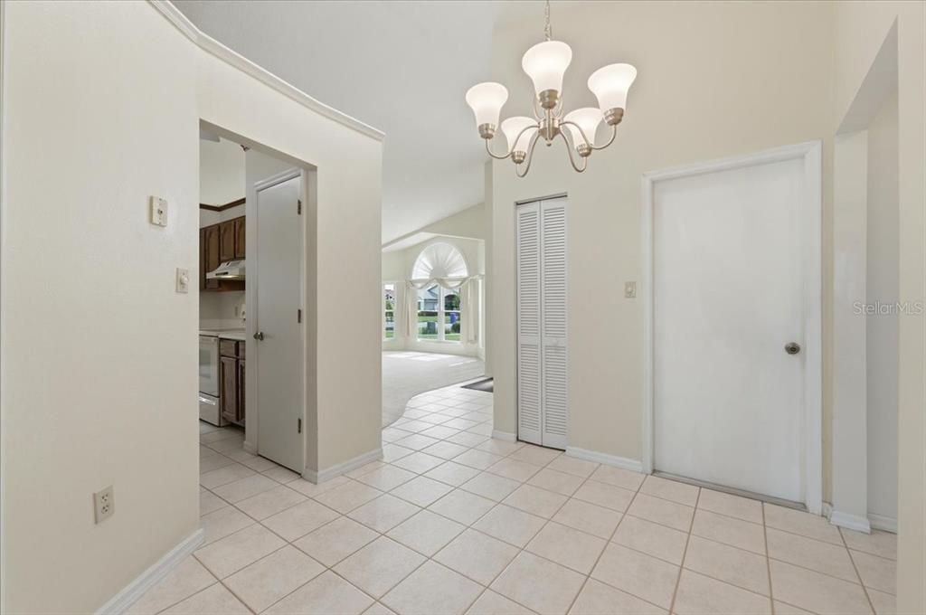 For Rent: $2,000 (2 beds, 2 baths, 1372 Square Feet)