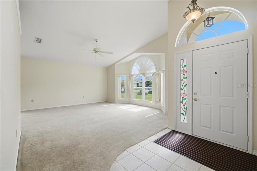 For Rent: $2,000 (2 beds, 2 baths, 1372 Square Feet)