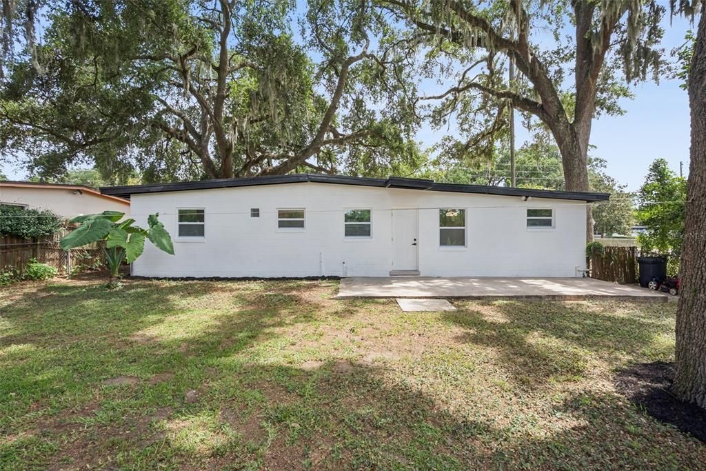 For Sale: $295,000 (3 beds, 1 baths, 888 Square Feet)