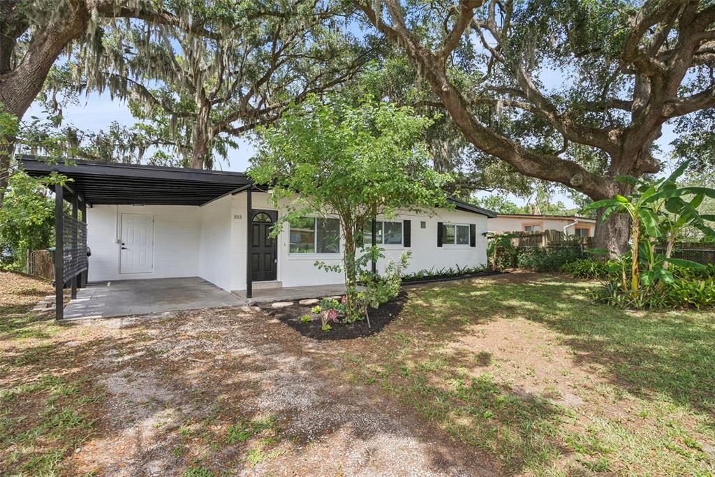For Sale: $295,000 (3 beds, 1 baths, 888 Square Feet)