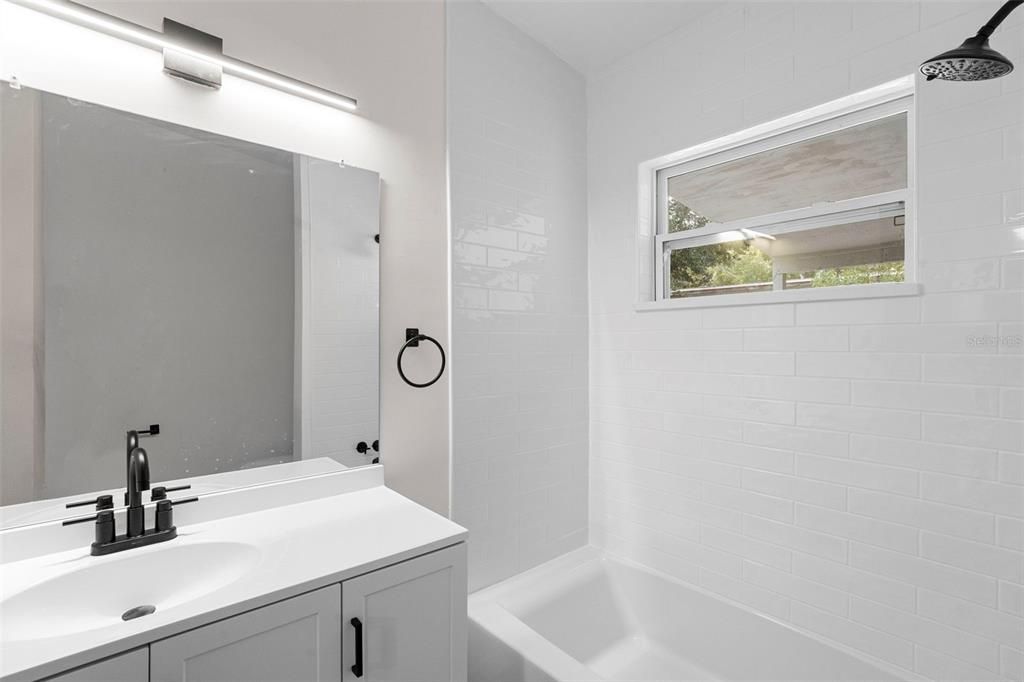 For Sale: $295,000 (3 beds, 1 baths, 888 Square Feet)