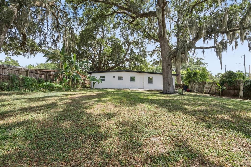For Sale: $295,000 (3 beds, 1 baths, 888 Square Feet)