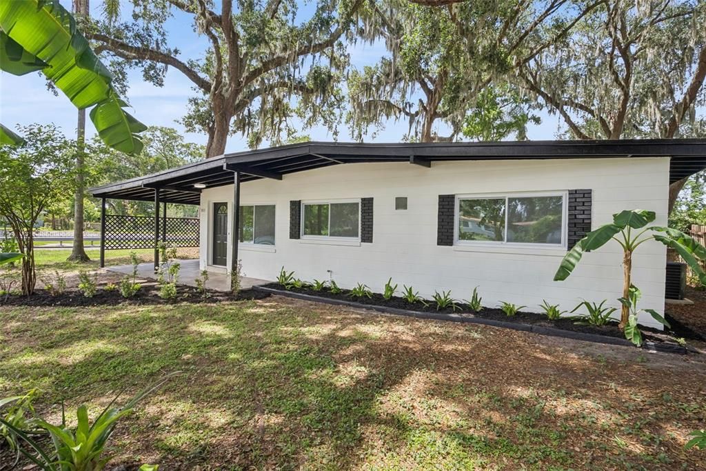 For Sale: $295,000 (3 beds, 1 baths, 888 Square Feet)