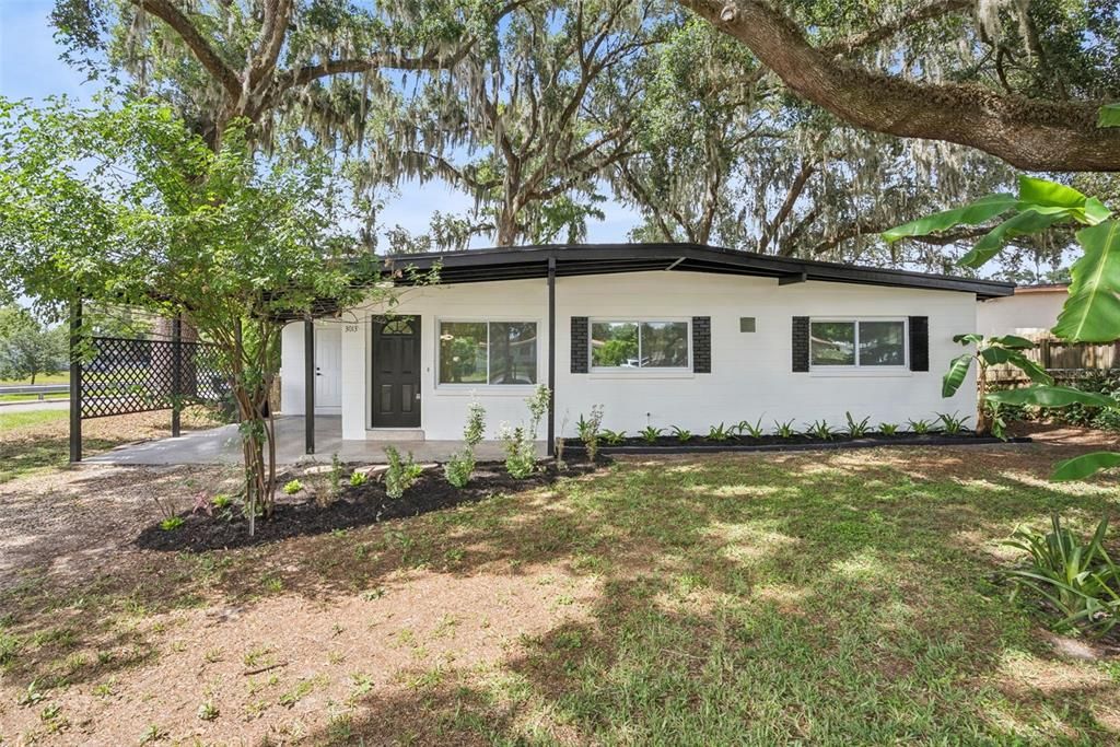 For Sale: $295,000 (3 beds, 1 baths, 888 Square Feet)