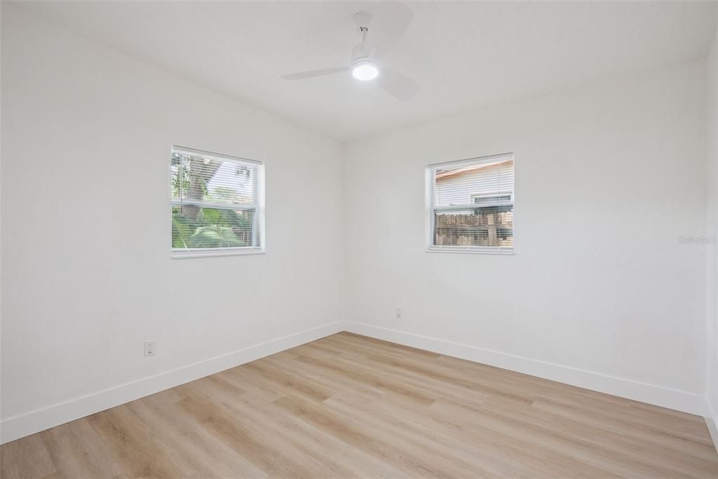 For Sale: $295,000 (3 beds, 1 baths, 888 Square Feet)