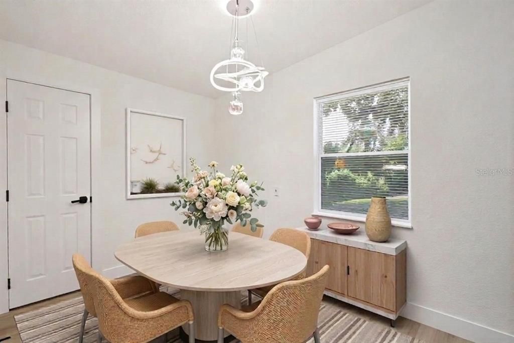 For Sale: $295,000 (3 beds, 1 baths, 888 Square Feet)