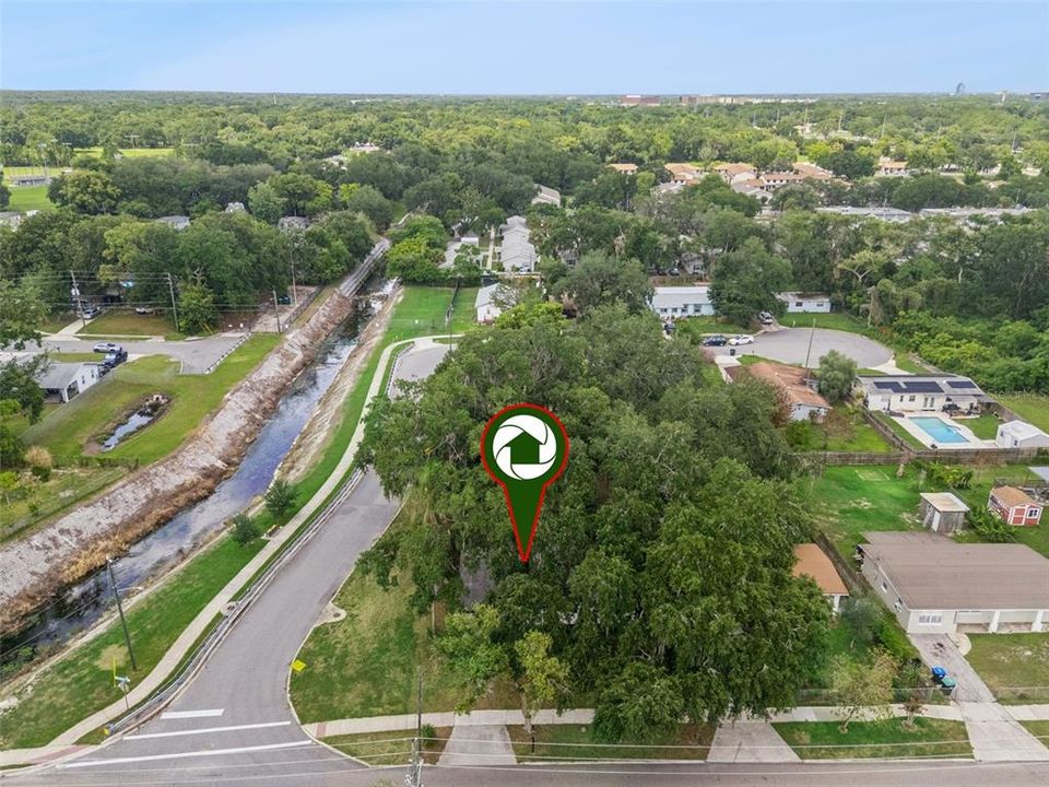 For Sale: $295,000 (3 beds, 1 baths, 888 Square Feet)