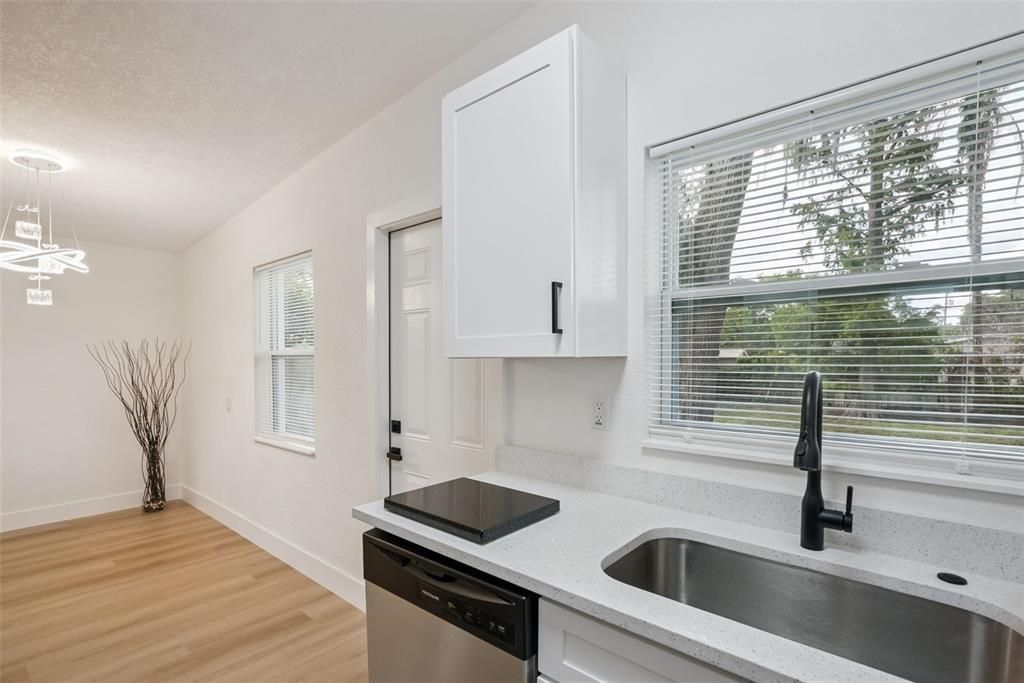 For Sale: $295,000 (3 beds, 1 baths, 888 Square Feet)