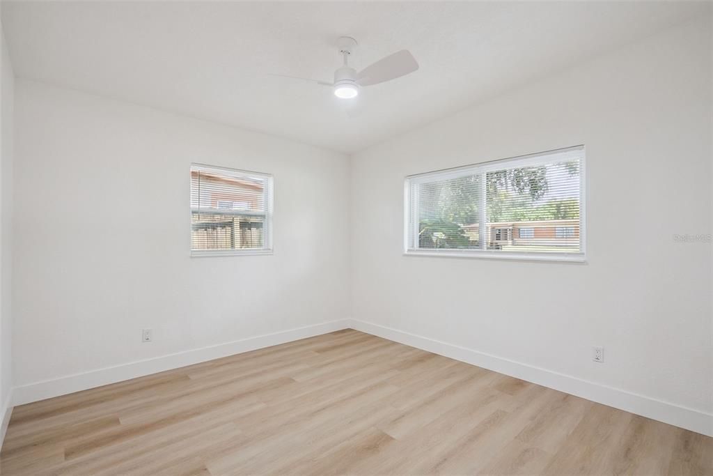 For Sale: $295,000 (3 beds, 1 baths, 888 Square Feet)
