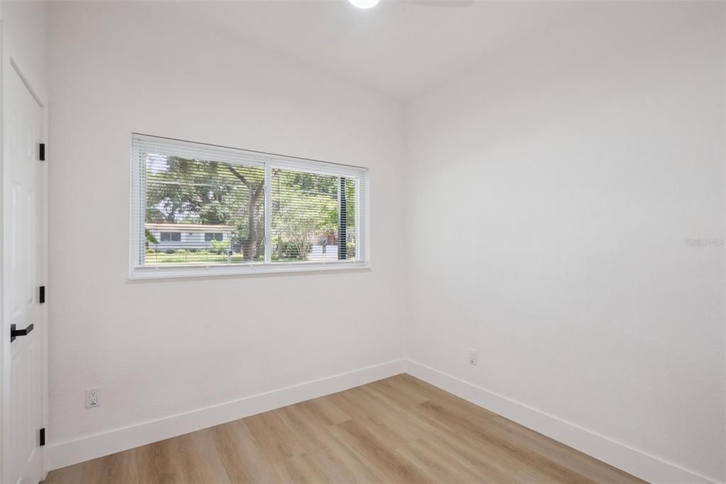 For Sale: $295,000 (3 beds, 1 baths, 888 Square Feet)