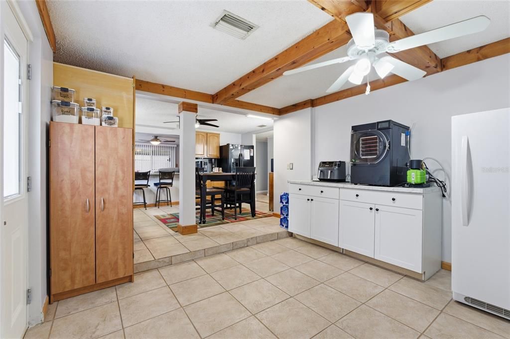 For Sale: $359,900 (3 beds, 2 baths, 1282 Square Feet)