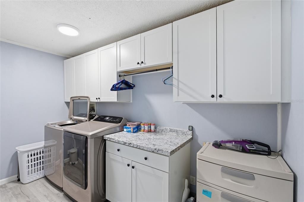 For Sale: $359,900 (3 beds, 2 baths, 1282 Square Feet)