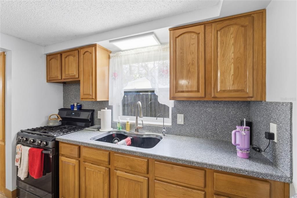 For Sale: $359,900 (3 beds, 2 baths, 1282 Square Feet)