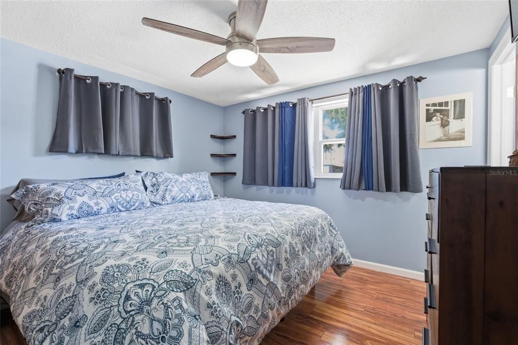 For Sale: $359,900 (3 beds, 2 baths, 1282 Square Feet)