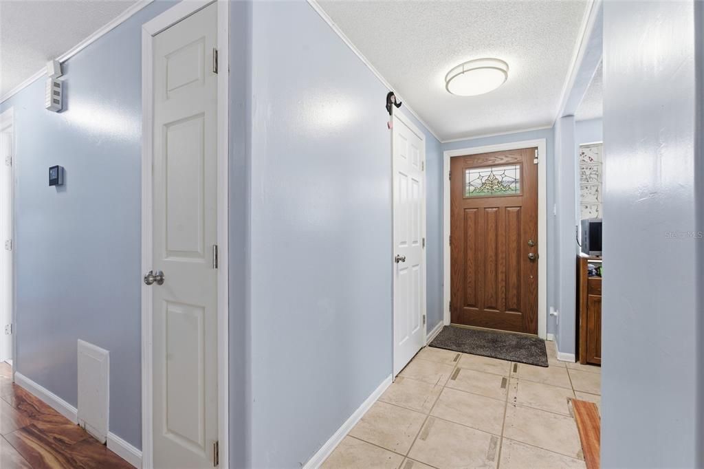 For Sale: $359,900 (3 beds, 2 baths, 1282 Square Feet)
