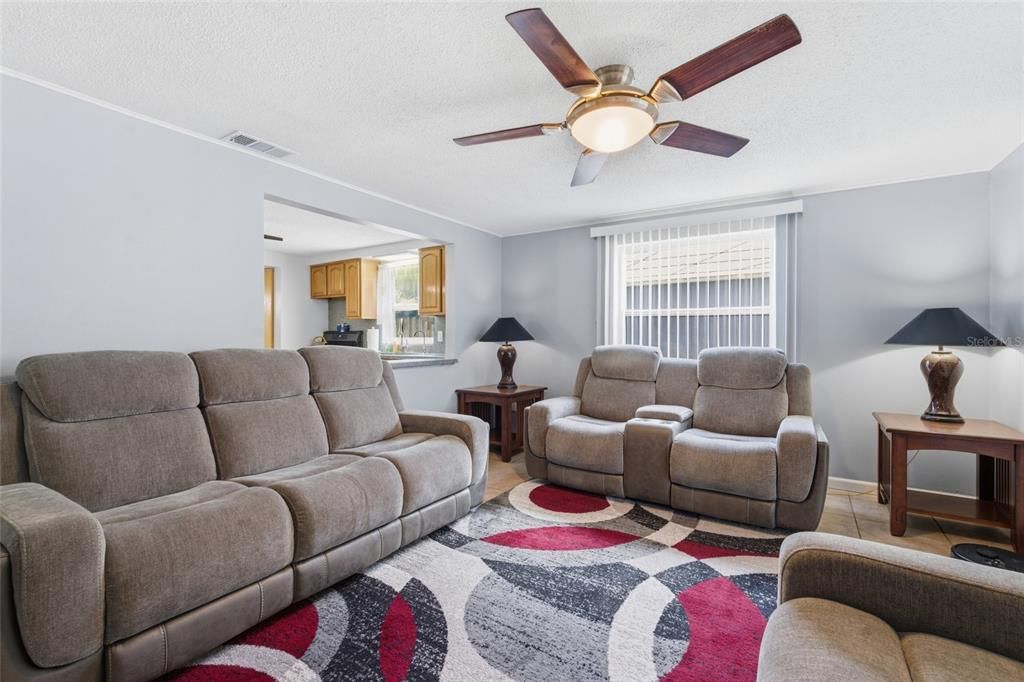 For Sale: $359,900 (3 beds, 2 baths, 1282 Square Feet)