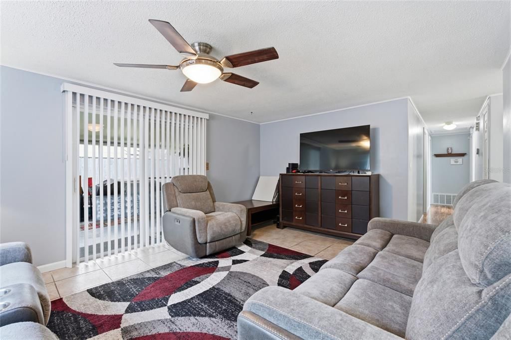 For Sale: $359,900 (3 beds, 2 baths, 1282 Square Feet)