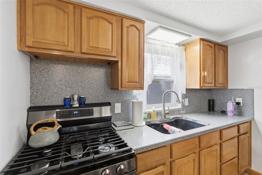 For Sale: $359,900 (3 beds, 2 baths, 1282 Square Feet)
