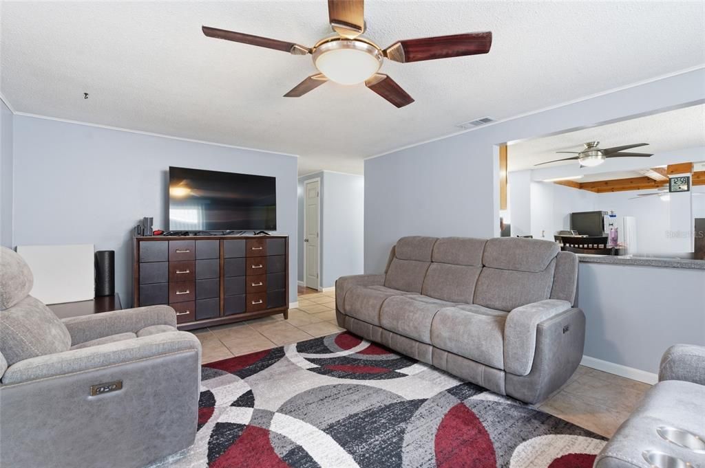 For Sale: $359,900 (3 beds, 2 baths, 1282 Square Feet)