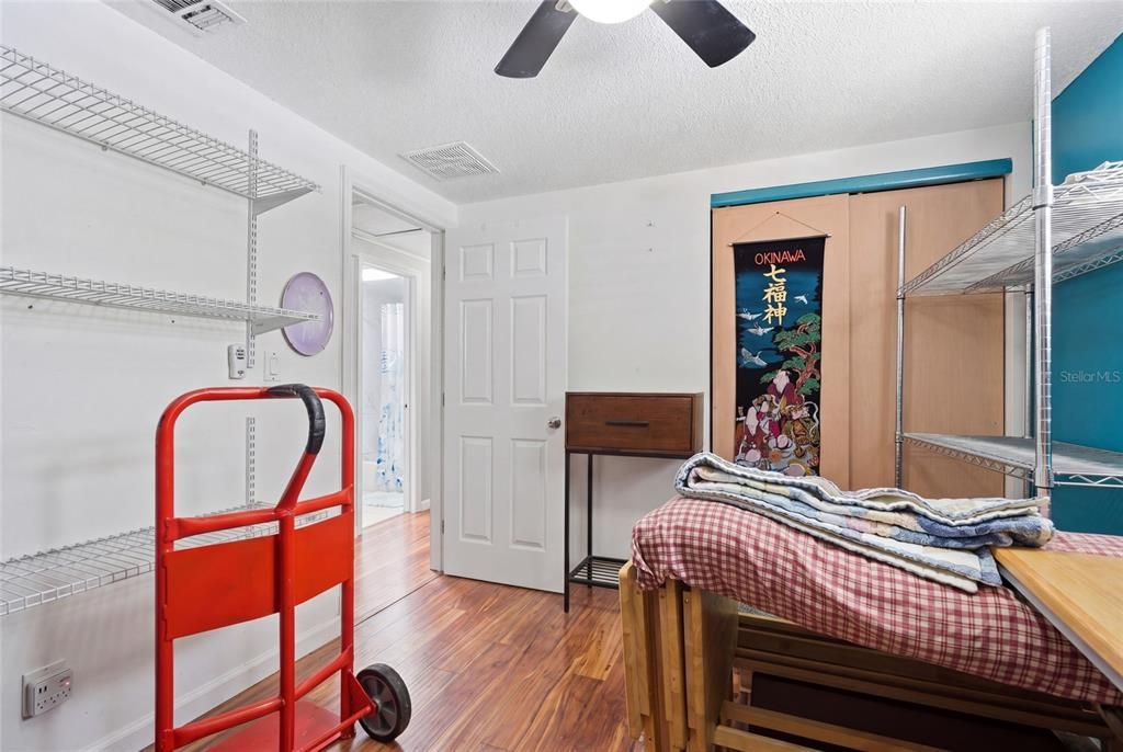 For Sale: $359,900 (3 beds, 2 baths, 1282 Square Feet)