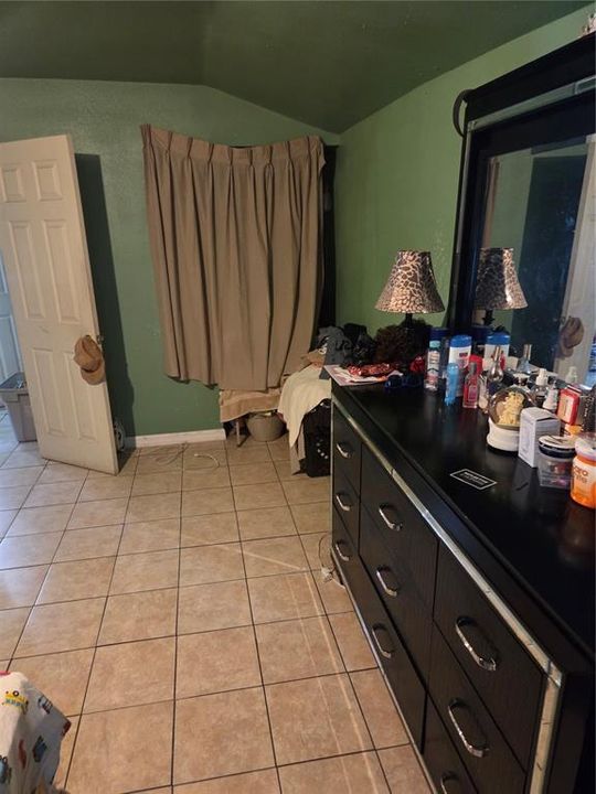 For Sale: $95,000 (2 beds, 1 baths, 660 Square Feet)