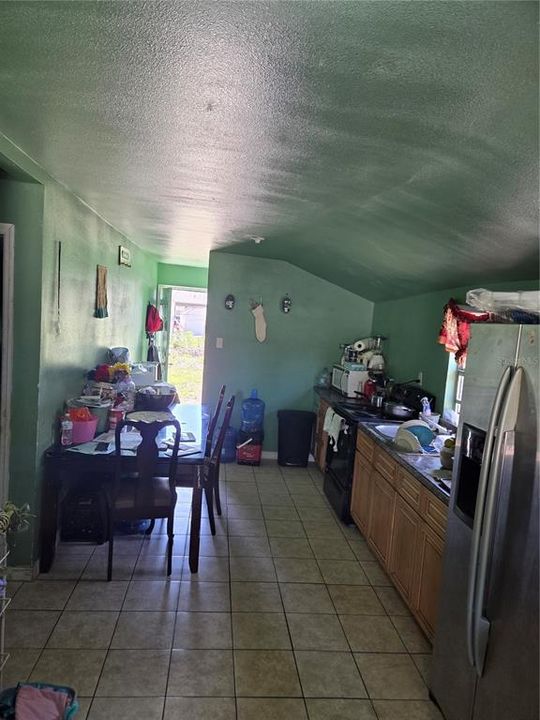 For Sale: $95,000 (2 beds, 1 baths, 660 Square Feet)