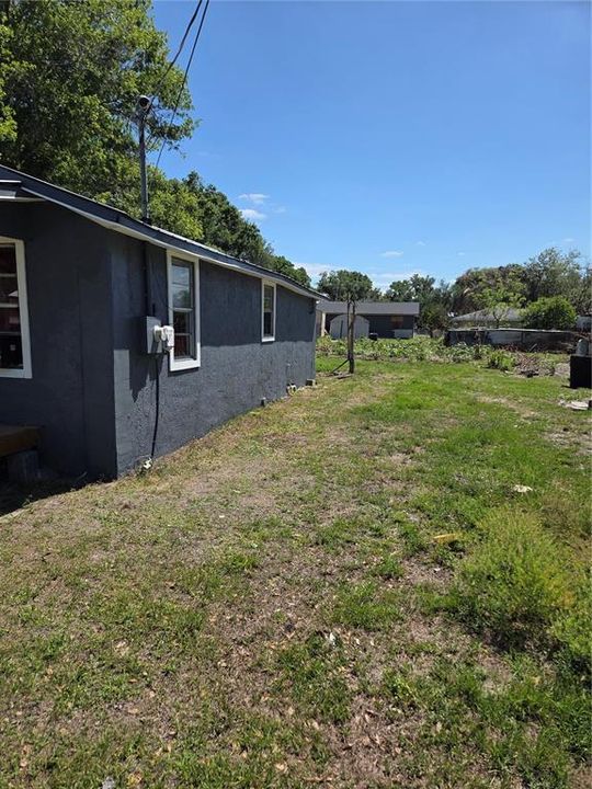 For Sale: $95,000 (2 beds, 1 baths, 660 Square Feet)