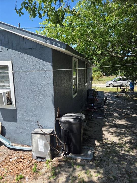 For Sale: $95,000 (2 beds, 1 baths, 660 Square Feet)