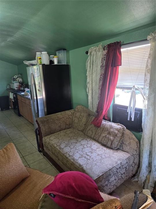 For Sale: $95,000 (2 beds, 1 baths, 660 Square Feet)