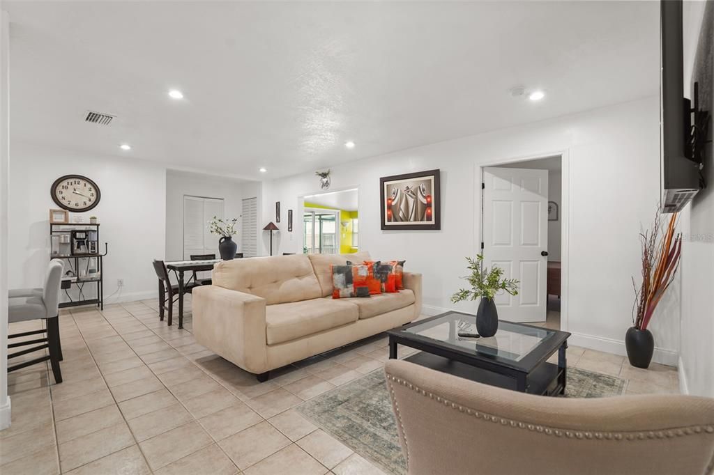 For Sale: $399,900 (4 beds, 3 baths, 1616 Square Feet)