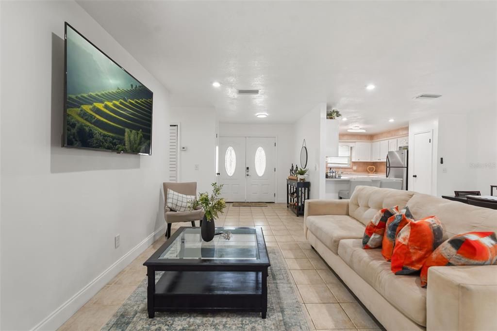 For Sale: $399,900 (4 beds, 3 baths, 1616 Square Feet)