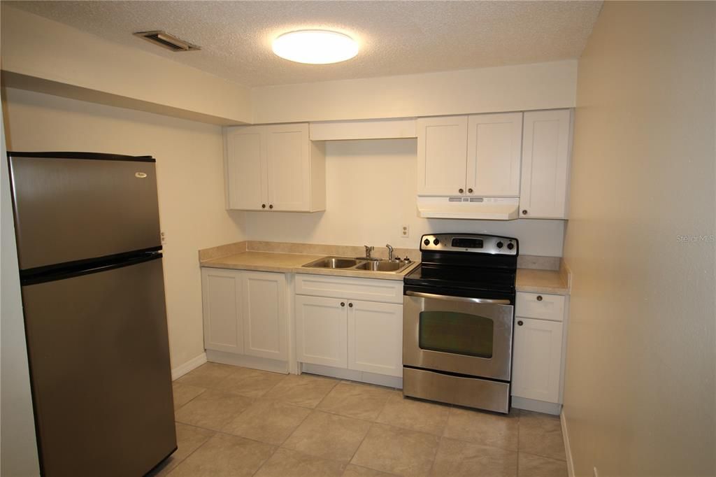 For Rent: $900 (1 beds, 1 baths, 900 Square Feet)