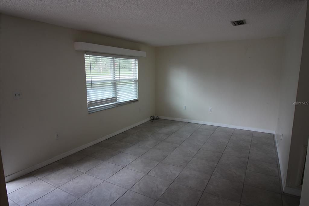 For Rent: $900 (1 beds, 1 baths, 900 Square Feet)