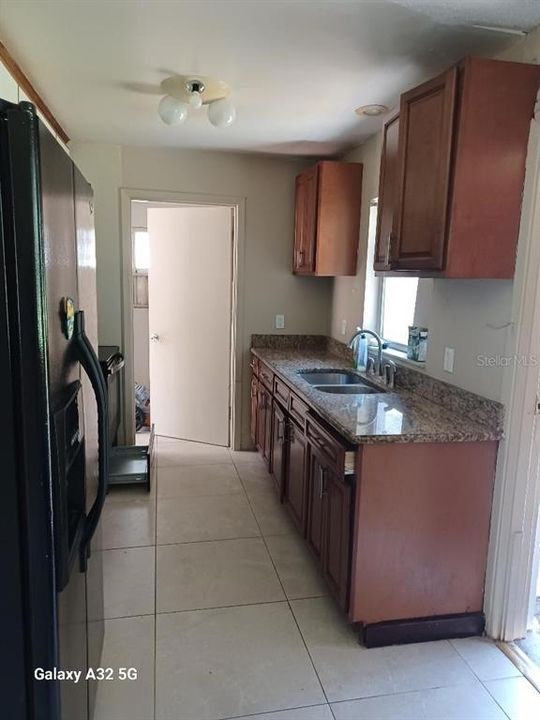For Rent: $1,900 (3 beds, 1 baths, 1000 Square Feet)
