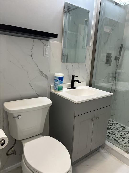 For Rent: $1,700 (2 beds, 1 baths, 880 Square Feet)