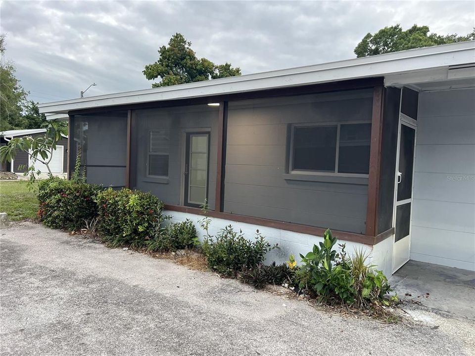 For Rent: $1,700 (2 beds, 1 baths, 880 Square Feet)