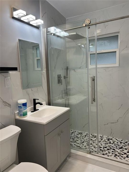 For Rent: $1,700 (2 beds, 1 baths, 880 Square Feet)