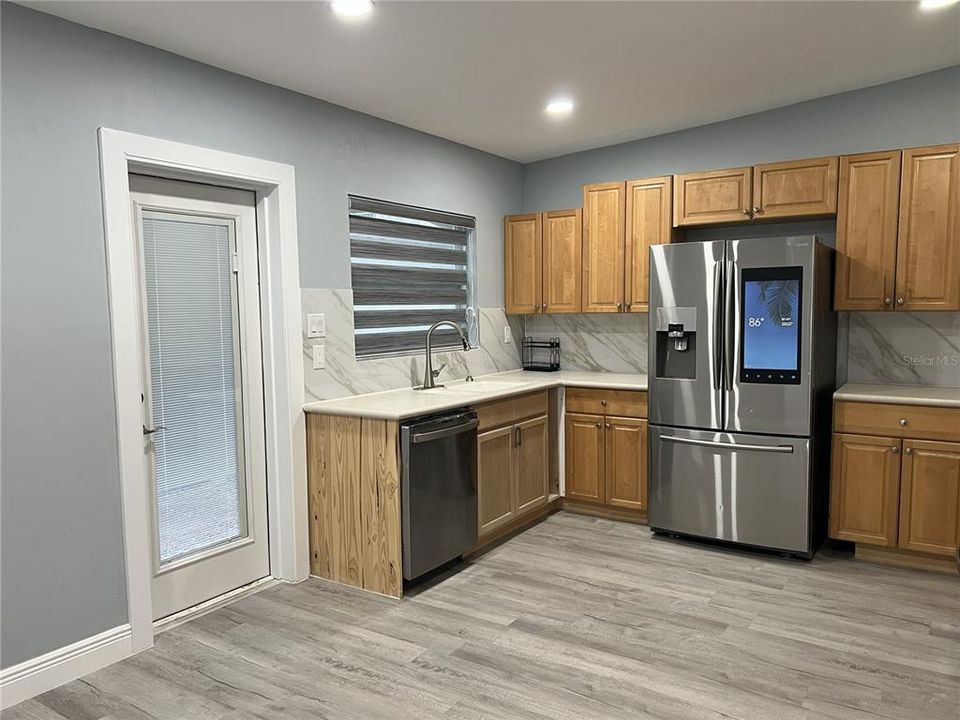 For Rent: $1,700 (2 beds, 1 baths, 880 Square Feet)