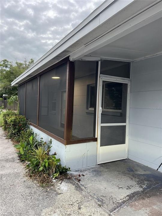 For Rent: $1,700 (2 beds, 1 baths, 880 Square Feet)
