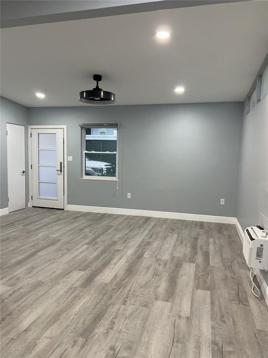 For Rent: $1,700 (2 beds, 1 baths, 880 Square Feet)