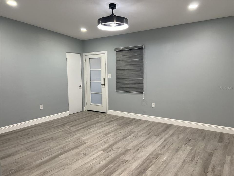 For Rent: $1,700 (2 beds, 1 baths, 880 Square Feet)