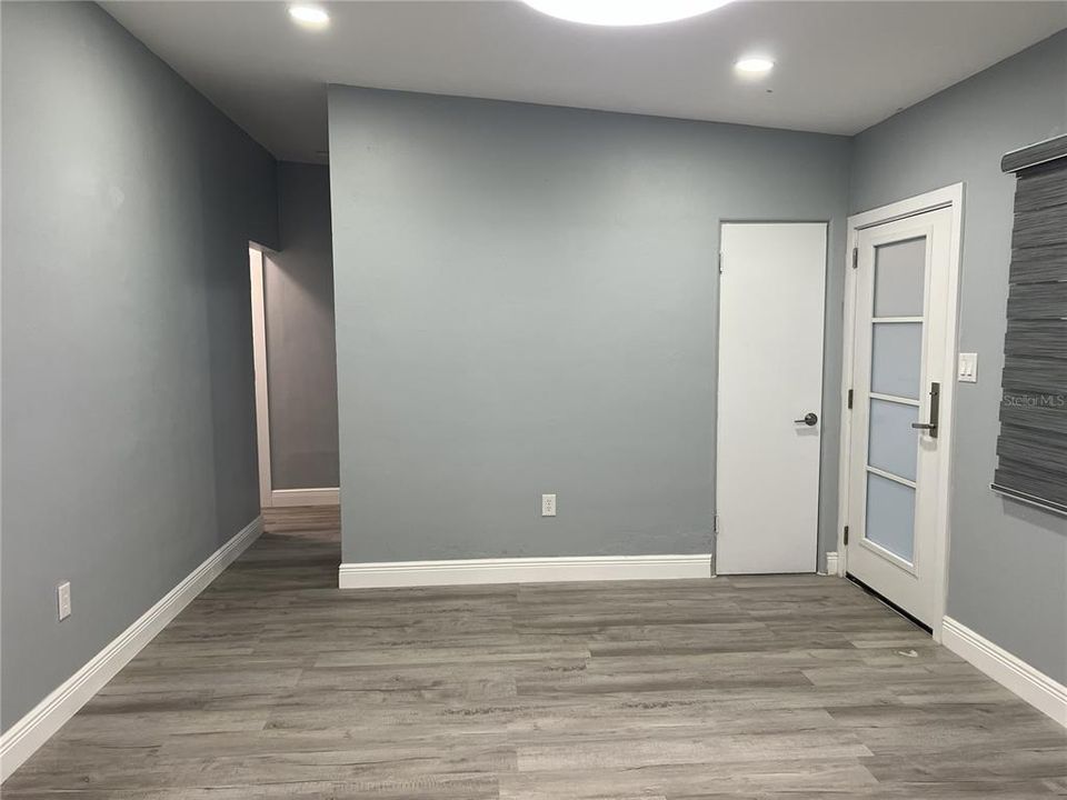 For Rent: $1,700 (2 beds, 1 baths, 880 Square Feet)