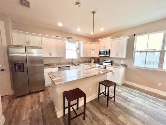For Rent: $2,345 (3 beds, 2 baths, 1576 Square Feet)