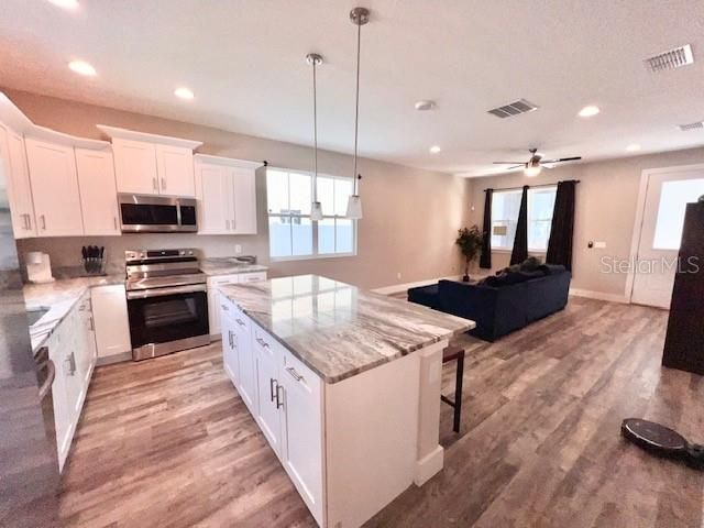 For Rent: $2,345 (3 beds, 2 baths, 1576 Square Feet)