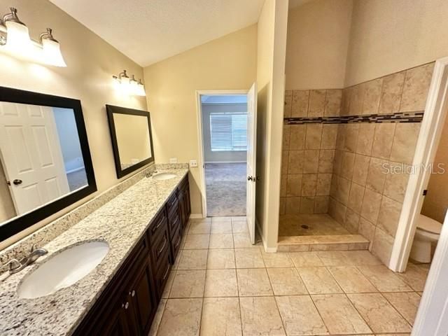 For Rent: $2,745 (4 beds, 2 baths, 2140 Square Feet)