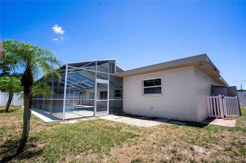 For Sale: $599,000 (3 beds, 2 baths, 1662 Square Feet)