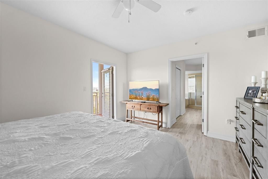 En Venta: $239,000 (2 camas, 2 baños, 1339 Pies cuadrados)